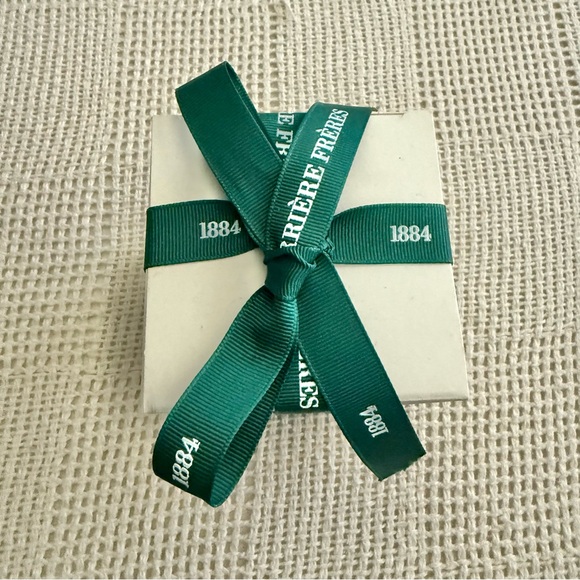 Carriere Freres Iris Luxury Candle Brand New in Box - Picture 10 of 15